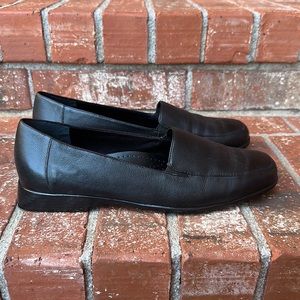 Trotter's Jess Black Women's Slip On Comfort Leather Loafer Size 9